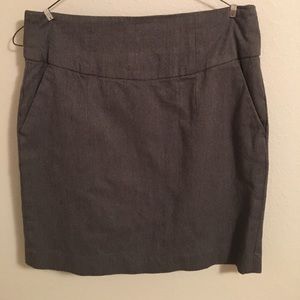 Grey Banana Republic skirt with pockets